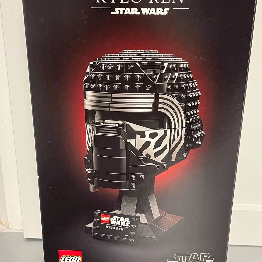 LEGO Star Wars (75415) Kylo Ren Helmet Collection 529Pieces 18+ NIB